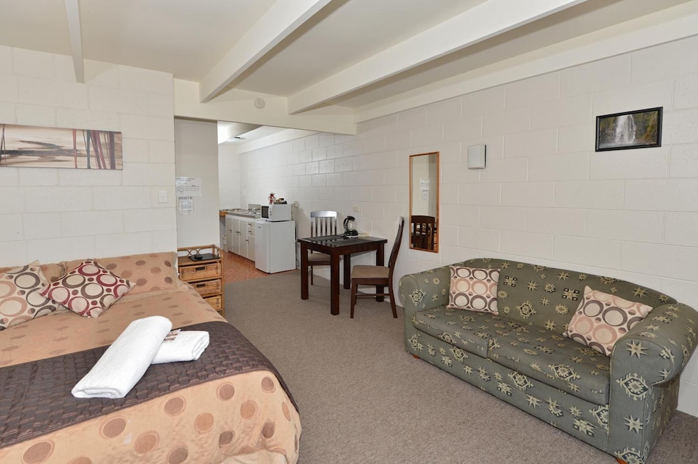 Falls Motel & Waterfront Campground 28/66