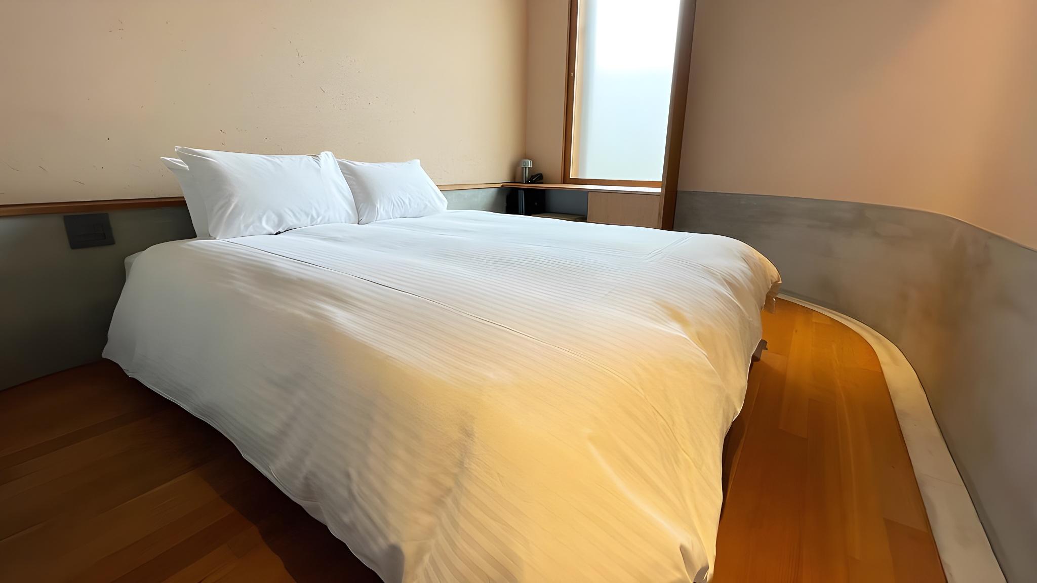 Universal, Double Bed, Corner