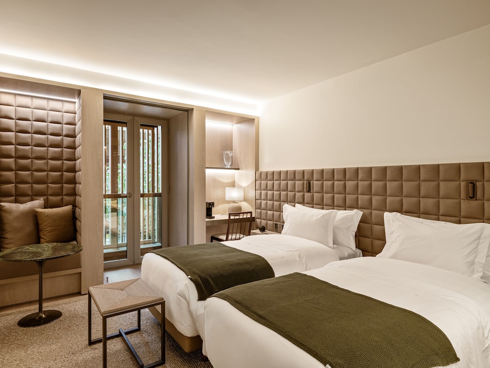 DELUXE, APARTMENT, TWIN BEDS