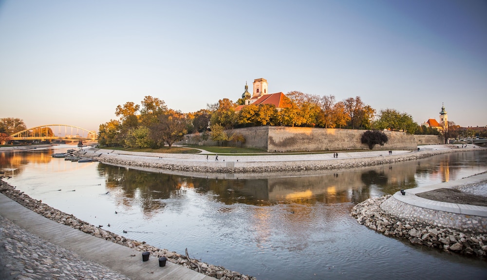 IBIS GYOR 44/48