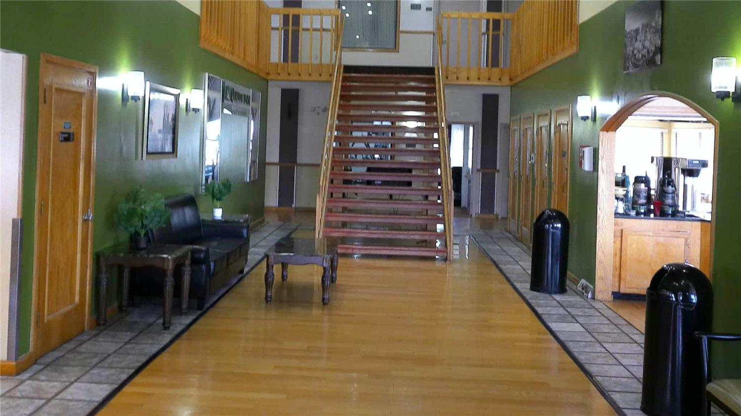 Lafayette Inn & Suites 33/48