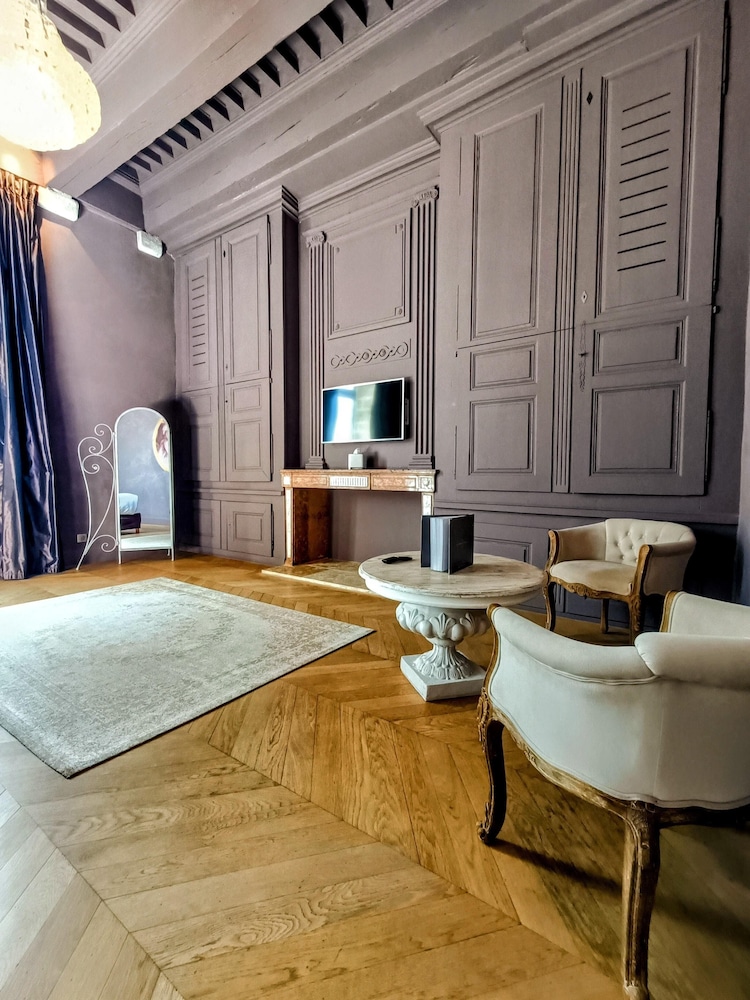 Les Chambres De La Renaissance 35/50