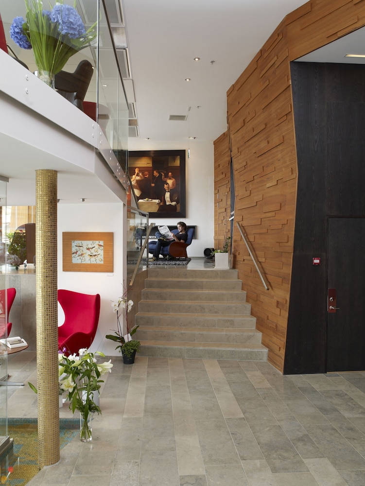 Avalon Hotel 4/48