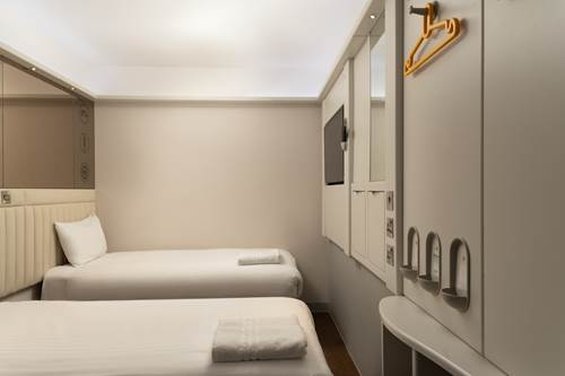 Classic, Twin Beds