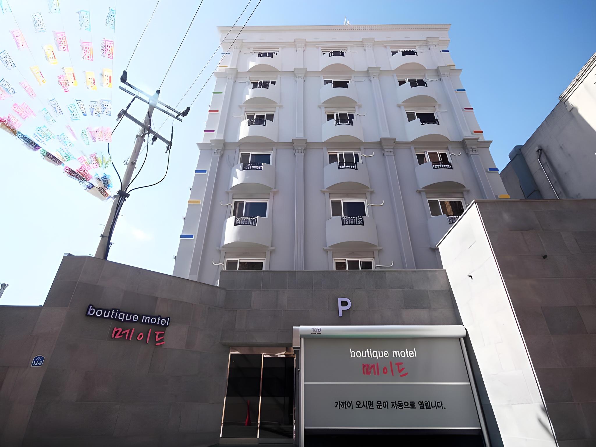 Made Hotel 1/50