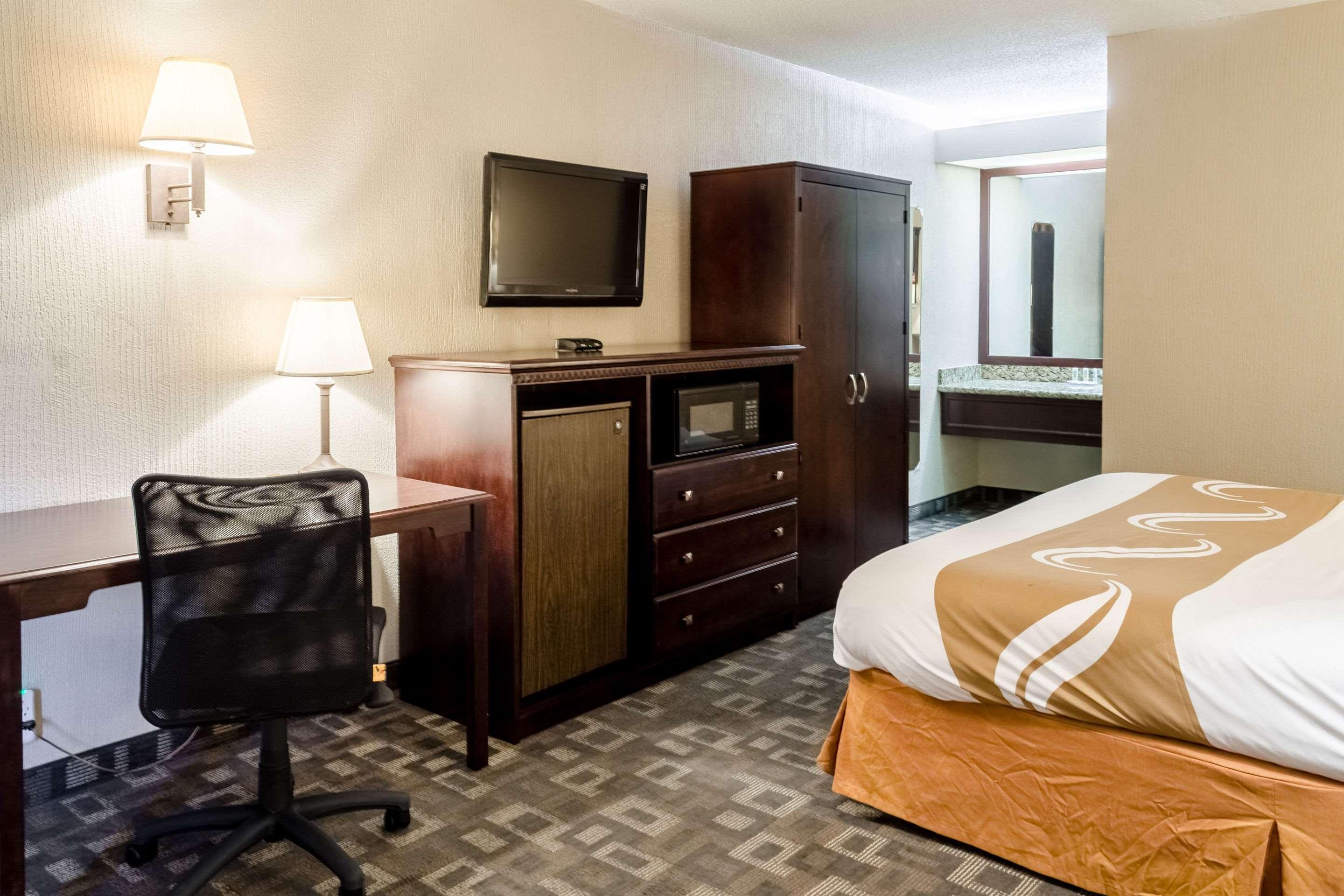 Room, King Bed, Quality Inn Moss Point - Pascagoula 3/5