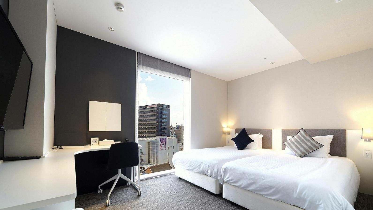 Universal, Twin Beds, Low Floor