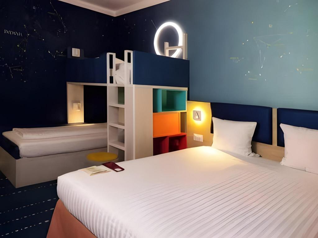 Family Suite, Double Bed, Pool Access