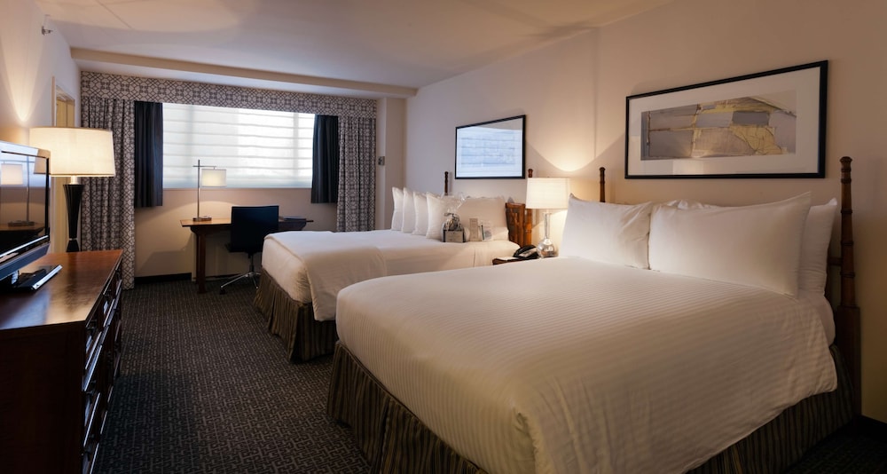 DELUXE, 2 QUEEN BEDS