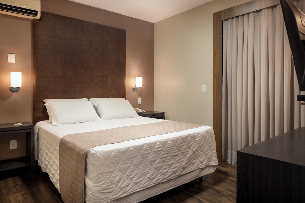 SUPERIOR, MULTIPLE BEDS, CITY VIEW