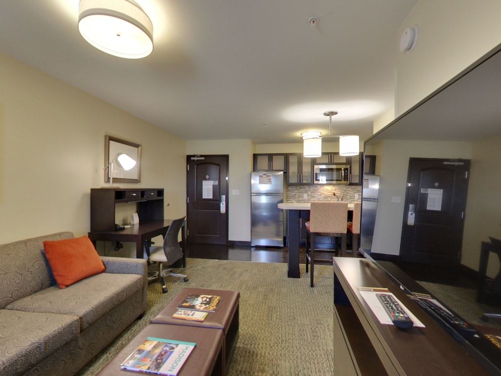 STAYBRIDGE SUITES MADISON FITCHBURG 41/71