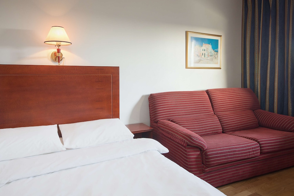 Park Inn By Radisson Oslo Airport Hotel West 17/75