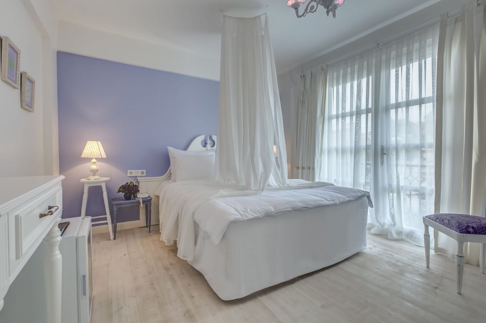 ERENDIRA HOTEL 20/75
