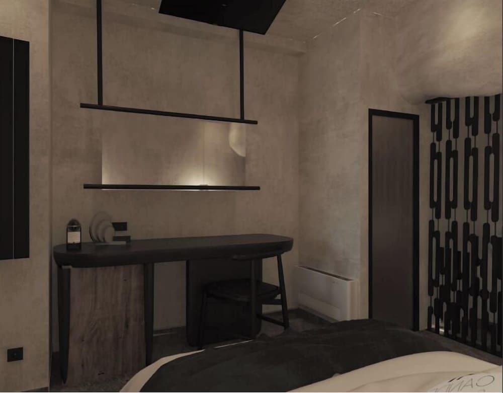 Central Fira Hotel 5/62