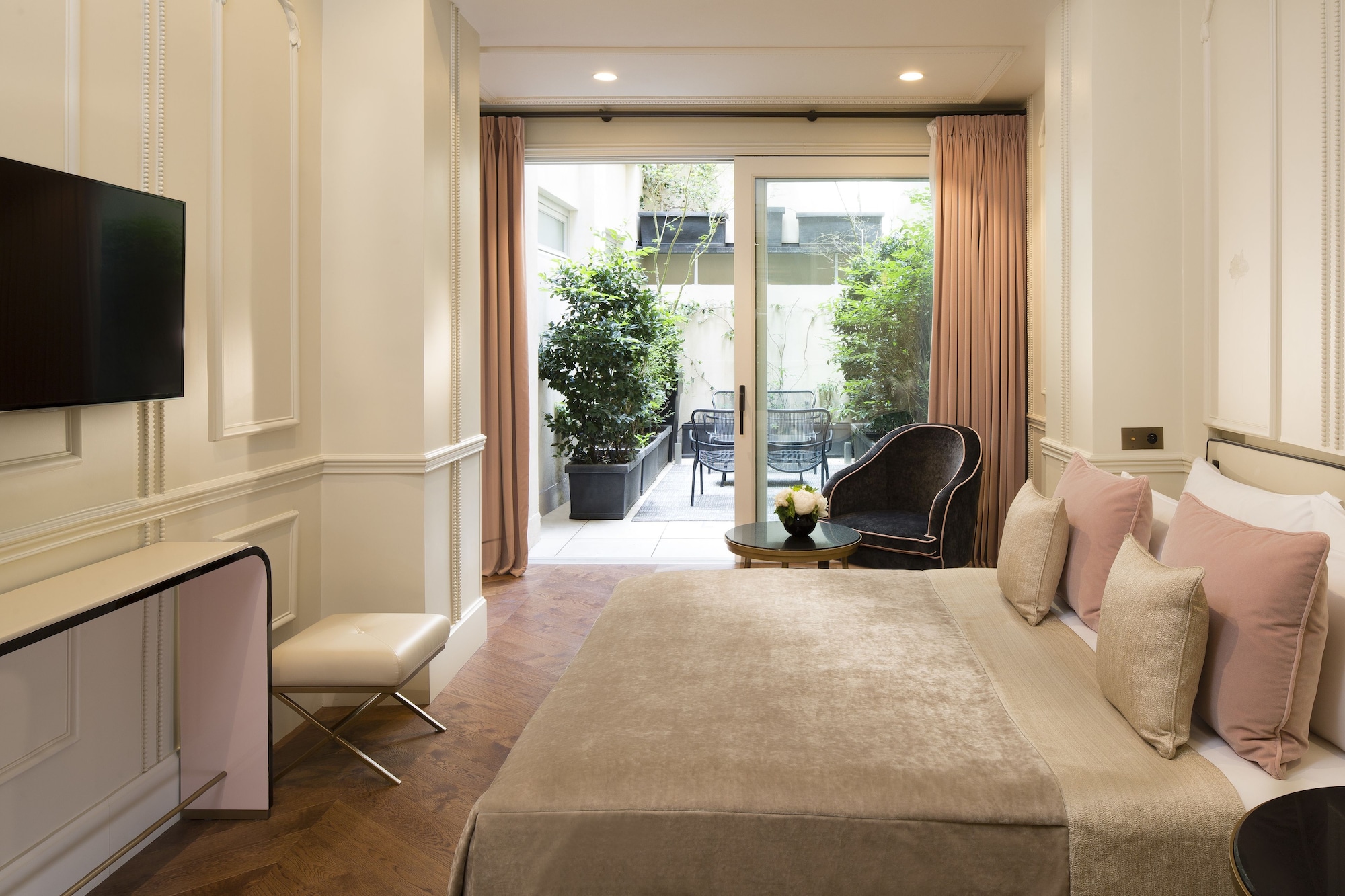 DELUXE, QUEEN BED, GROUND FLOOR