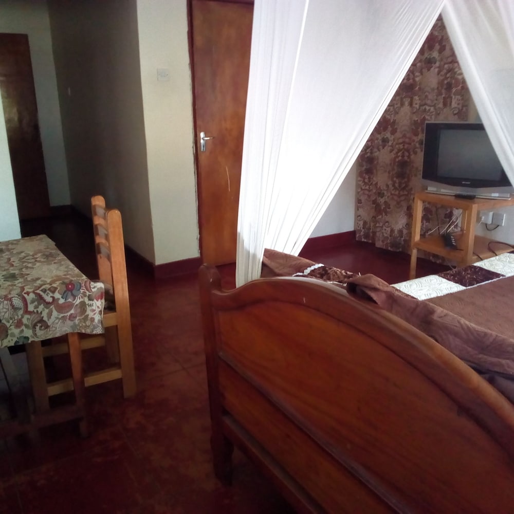 Skyway Hotel Entebbe 20/45