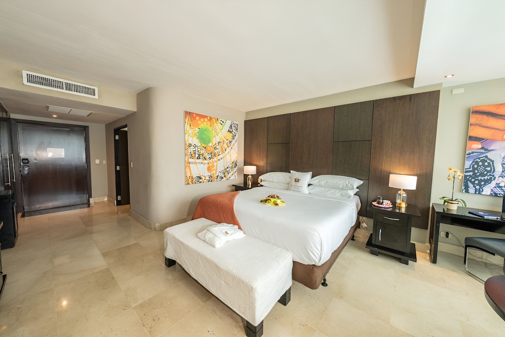 Premium, King Bed, City View