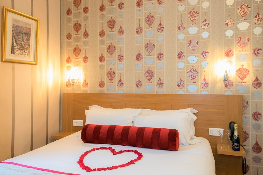 Hotel Romance Malesherbes By Patrick Hayat Formerly Romance Malesherbes 31/66