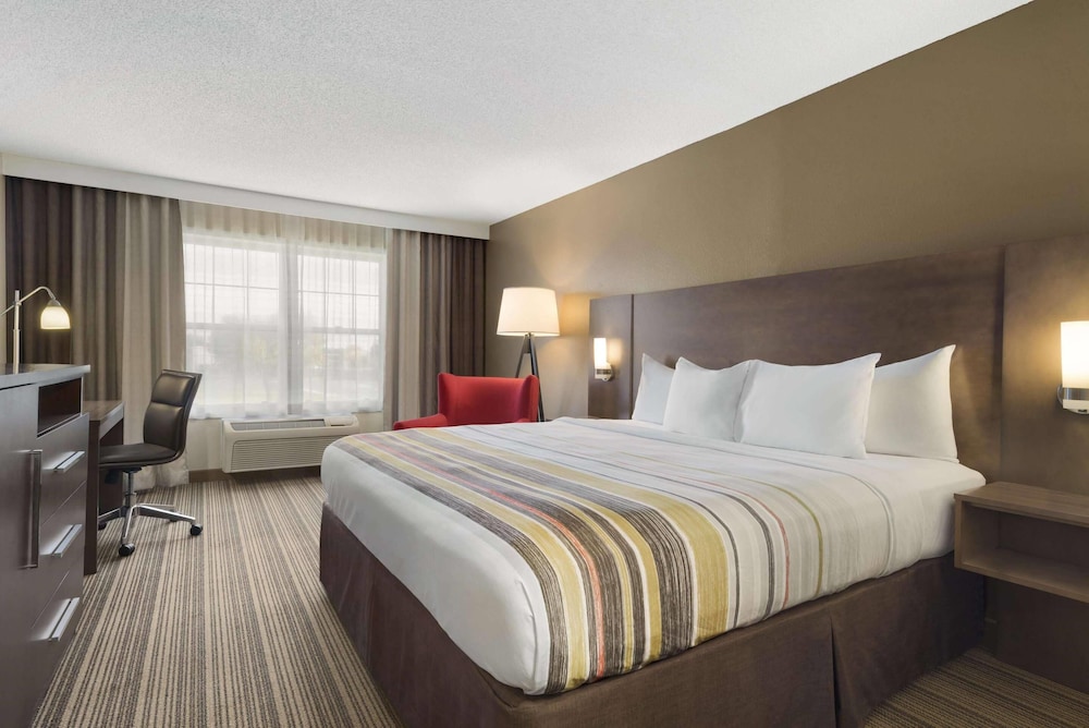 Country Inn & Suites By Radisson, Ankeny, IA 8/40