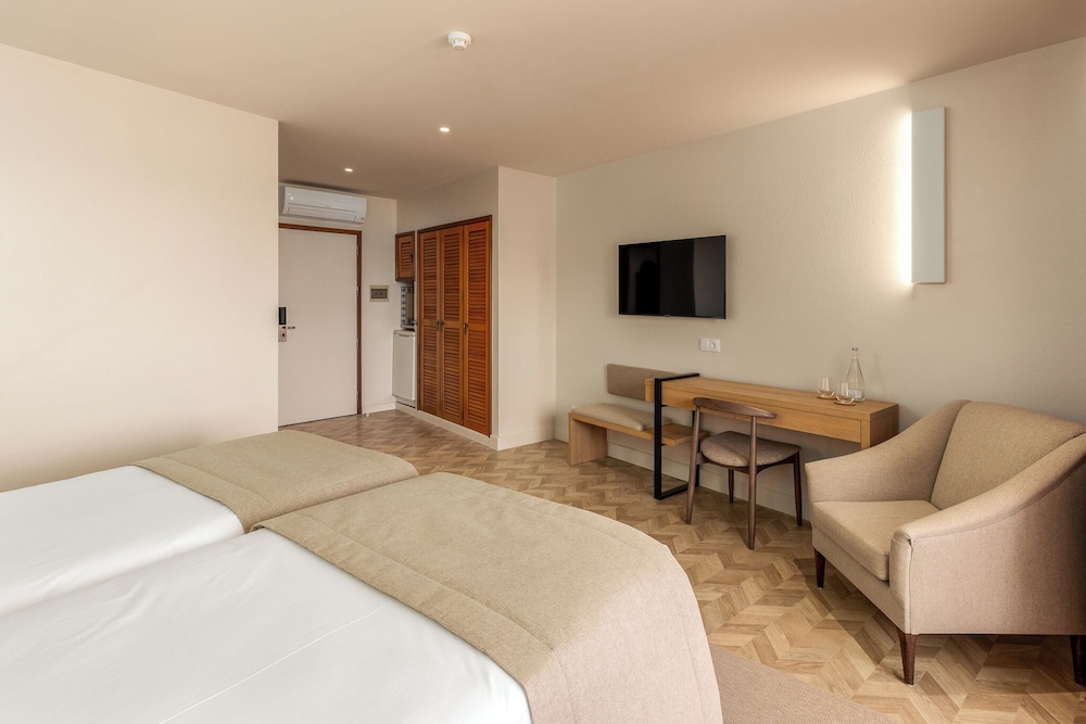 ROOM, OCEAN FRONT