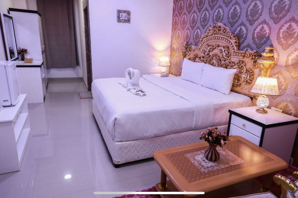 غرفة قياسية بسرير كينج
