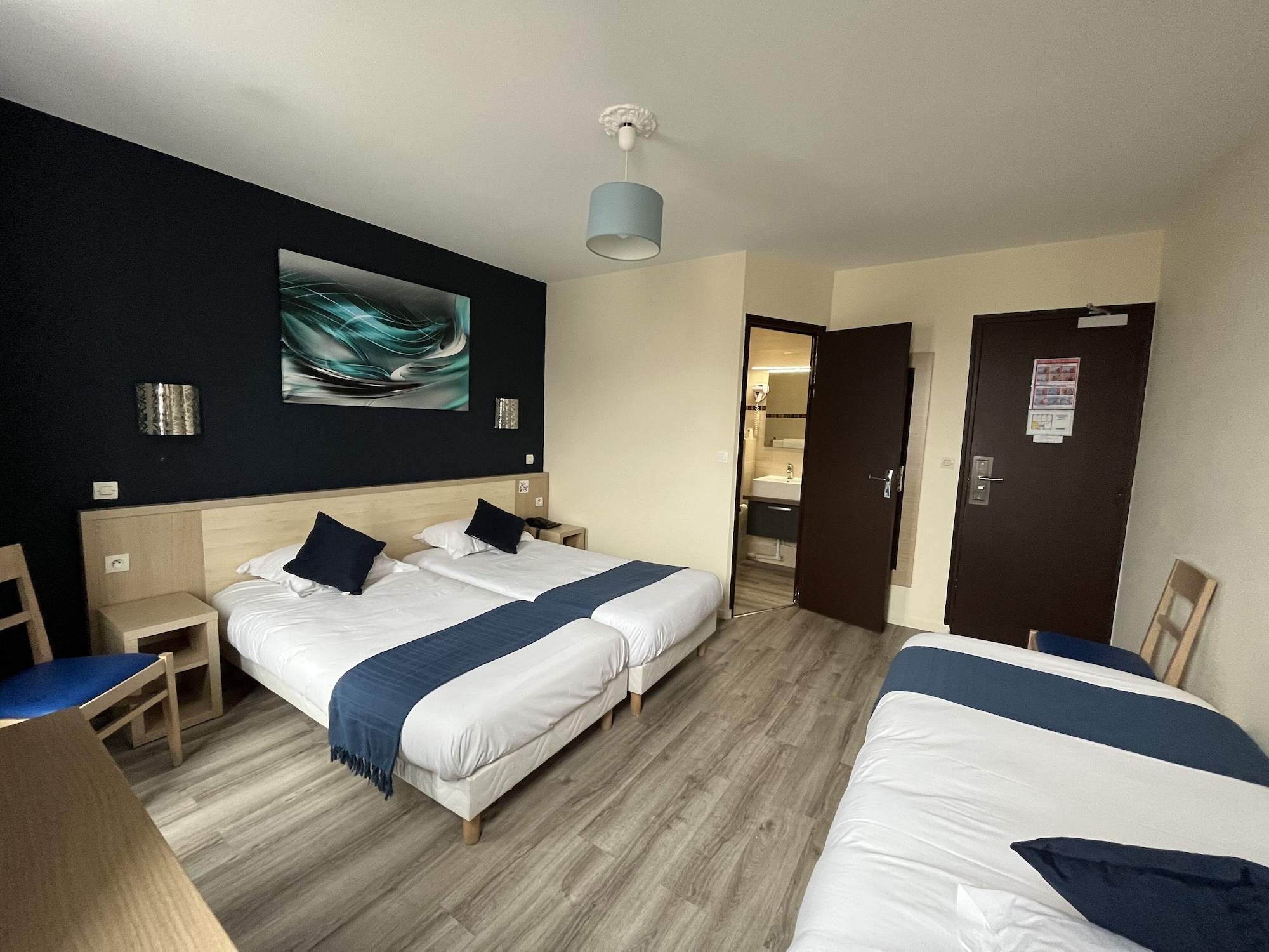ROOM, TRIPLE
