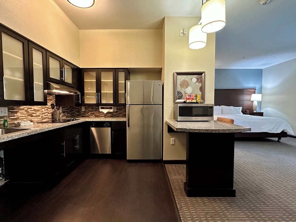 Staybridge Suites Carlsbad/San Diego 33/73