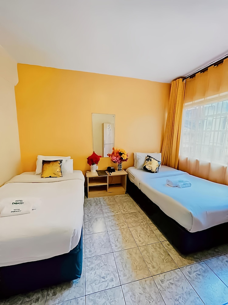 STANDARD, TWIN BEDS, CITY VIEW