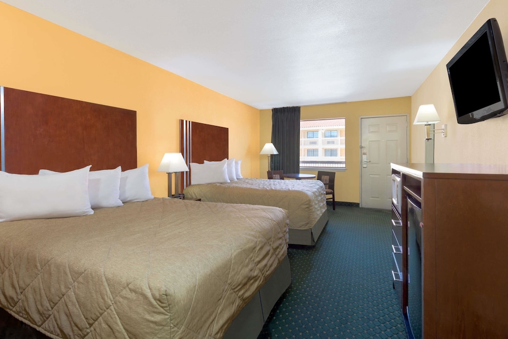 Ramada by Wyndham San Antonio Near SeaWorld/Lackland AFB 22/63