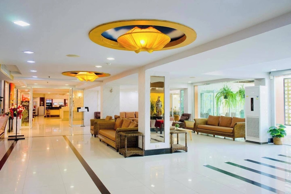 Convenient Grand Plus Hotel Suvarnabhumi 4/44
