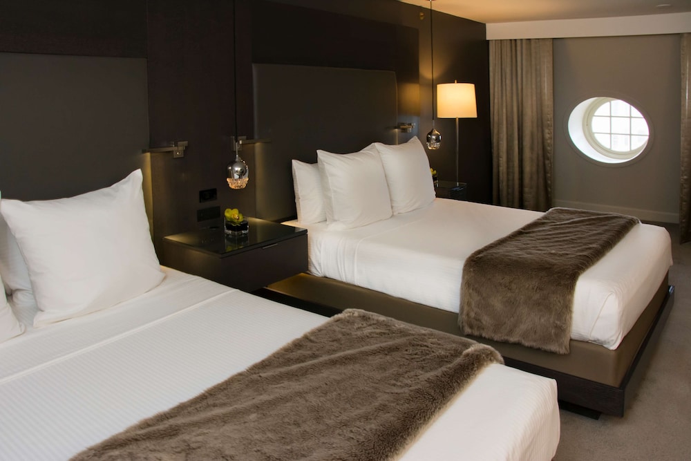 The Benson Portland, Curio Collection by Hilton 18/72