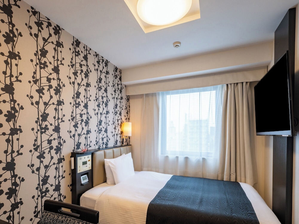 ROOM, SINGLE