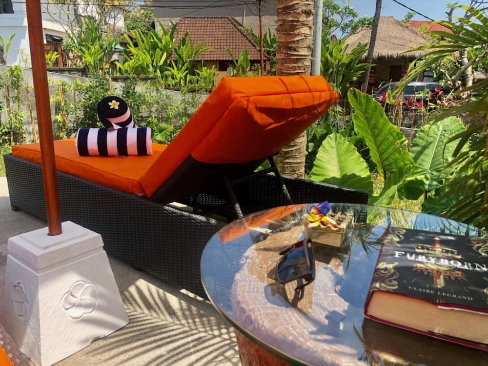 The Sender Pool Suite 30/50