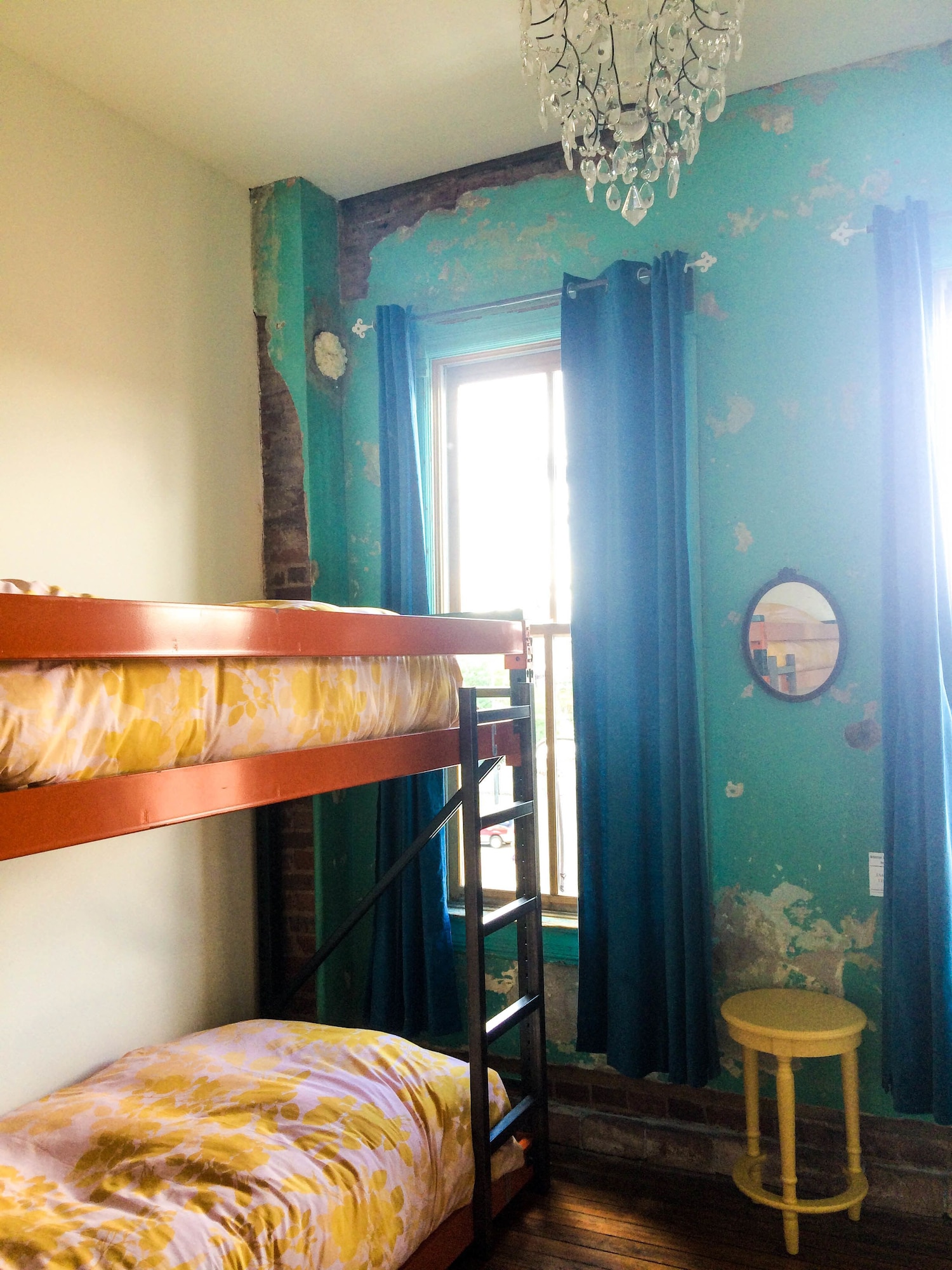FEMALE DORM, CITY, SINGLE BED