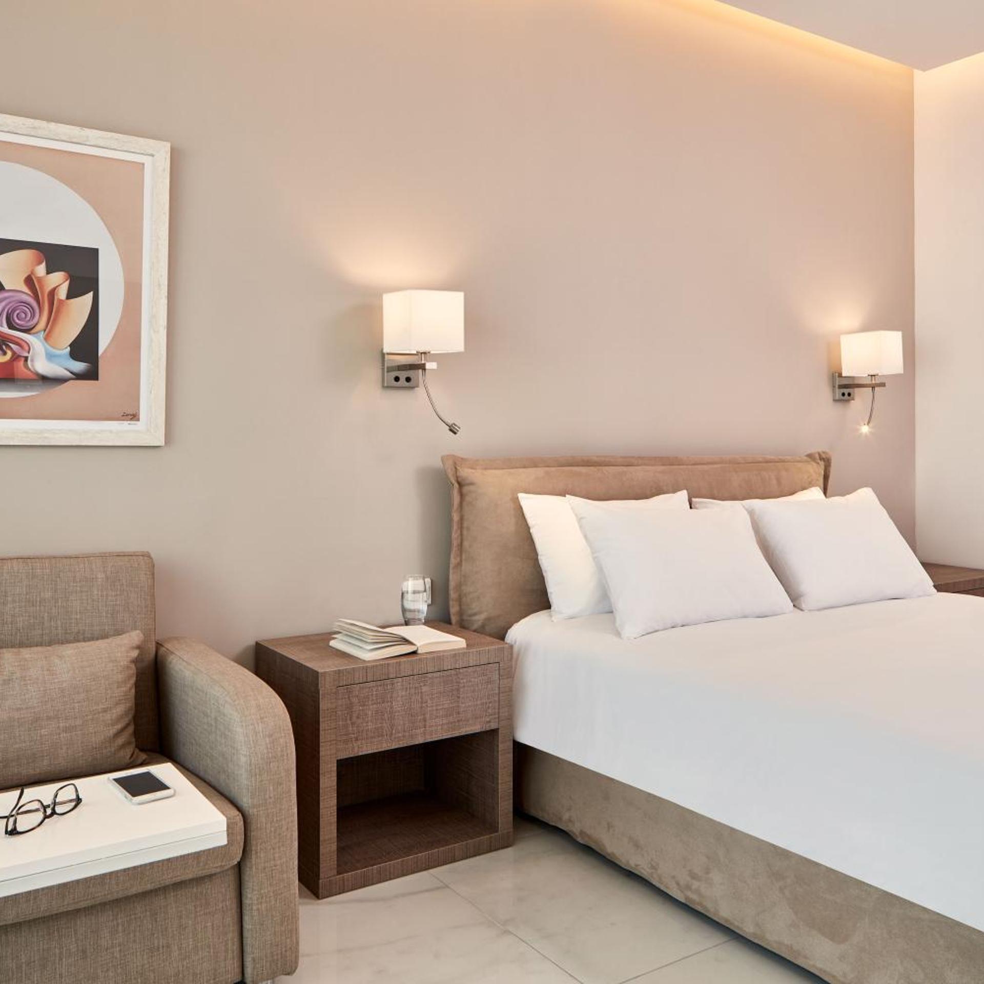 Superior, Double Bed, Lateral Side Sea View, Sofa