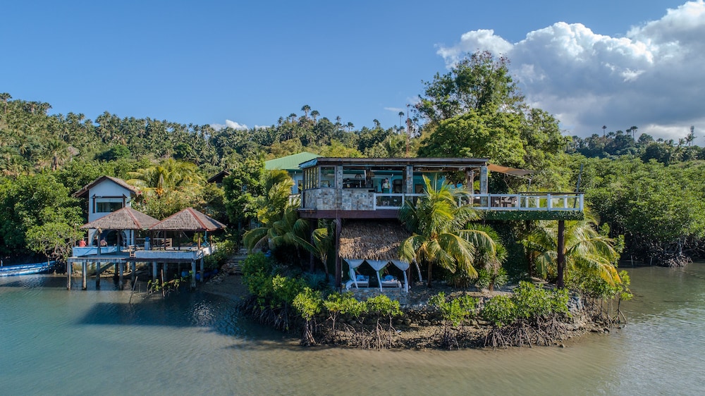 Edgewater Dive & Spa Resort 58/73