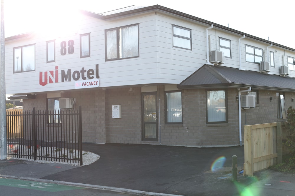 Uni Motel 3/45