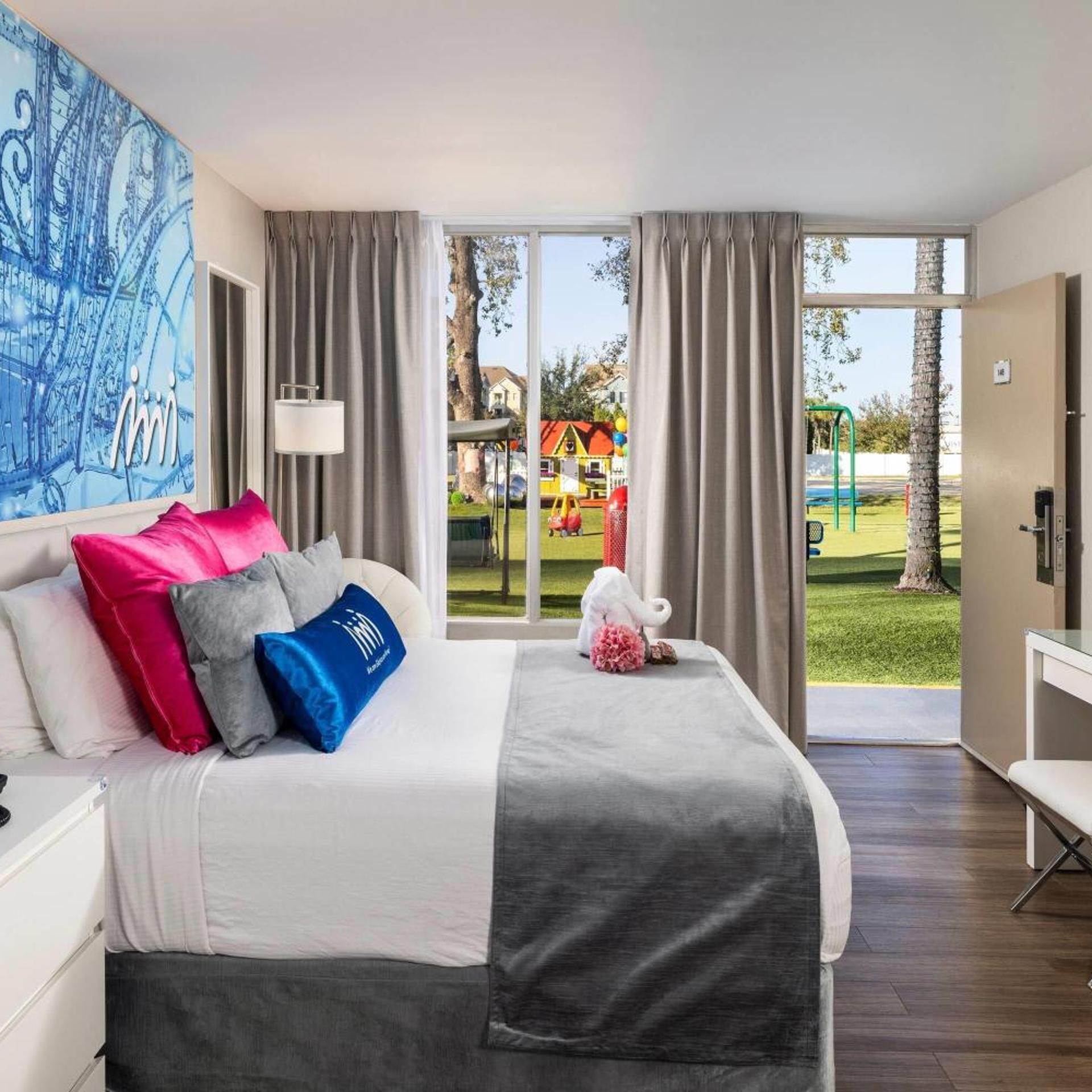 Room, 2 Queen Beds, Playground View