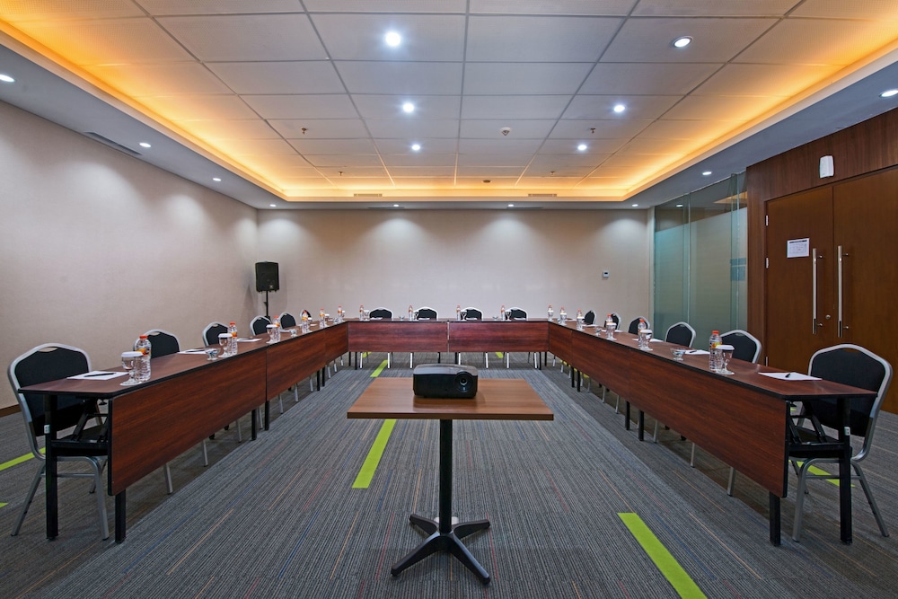 Grand Whiz Poins Square Simatupang 49/53