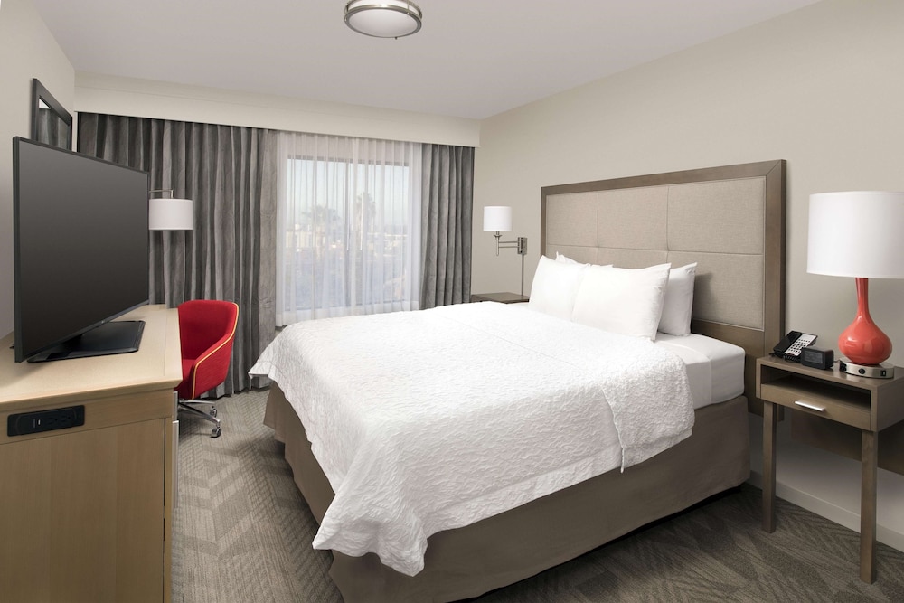 Hampton Inn & Suites Anaheim - Garden Grove 12/44