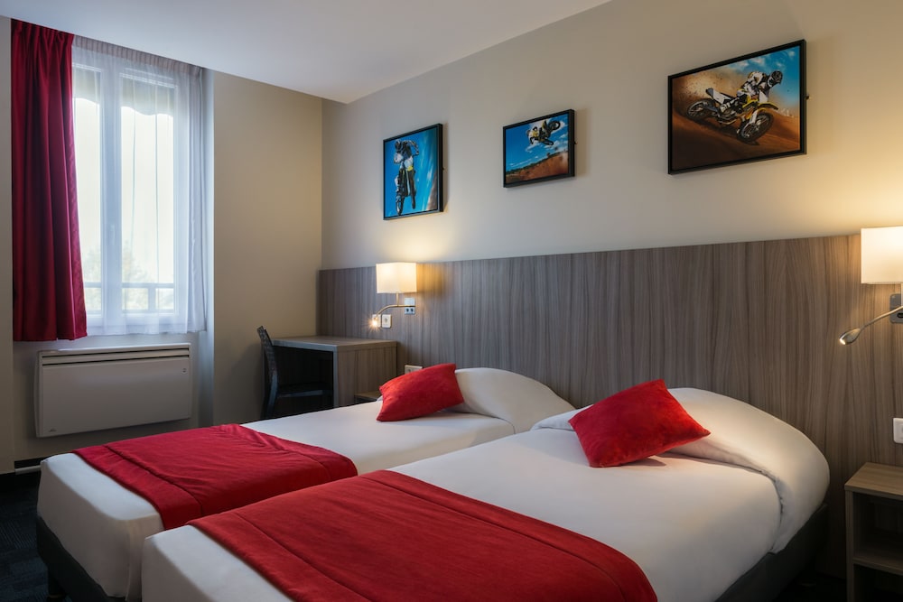ROOM, TWIN BEDS