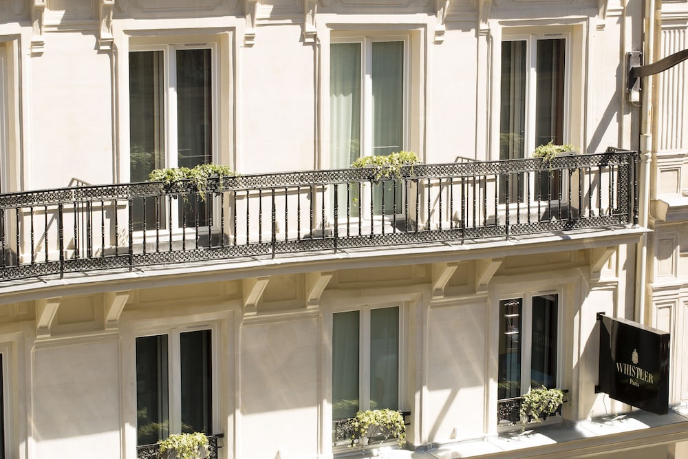Whistler Hotel in PARIS