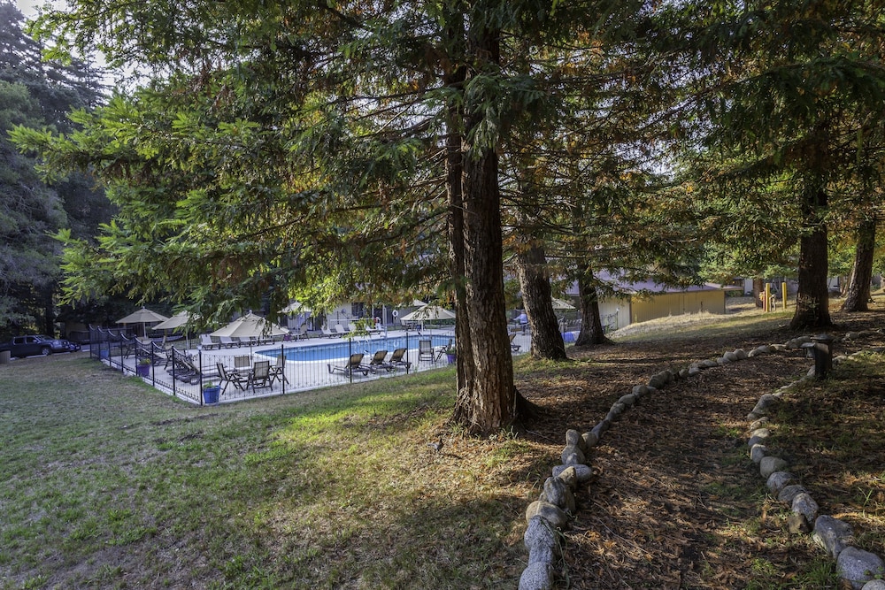 Big Sur Lodge 59/67