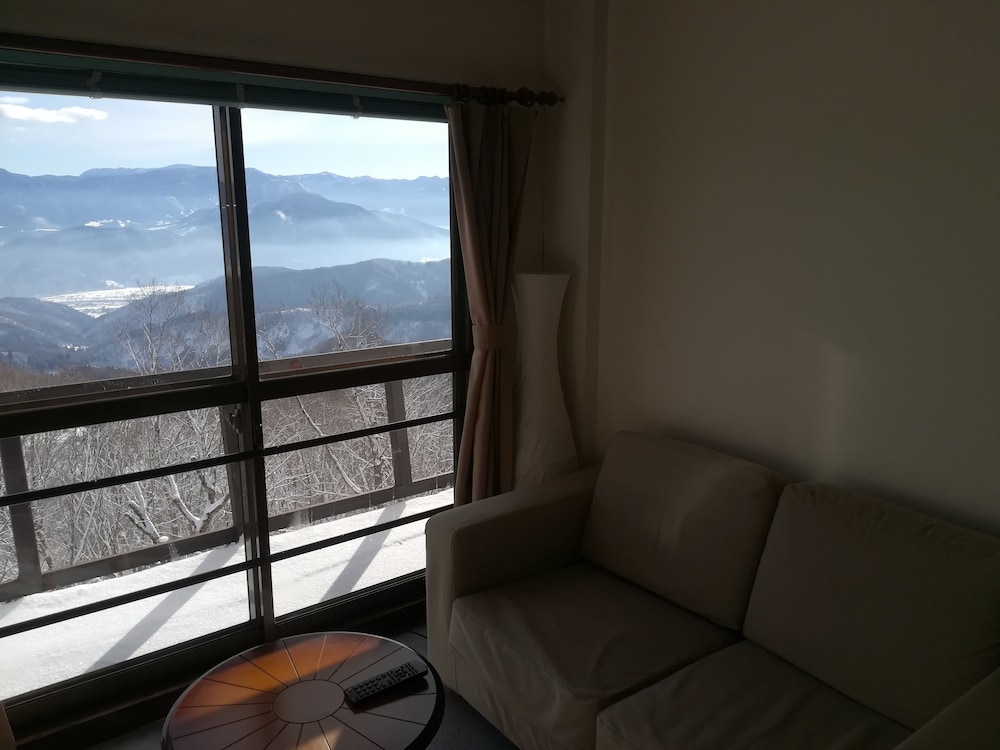 Madarao Elm Pension 24/50