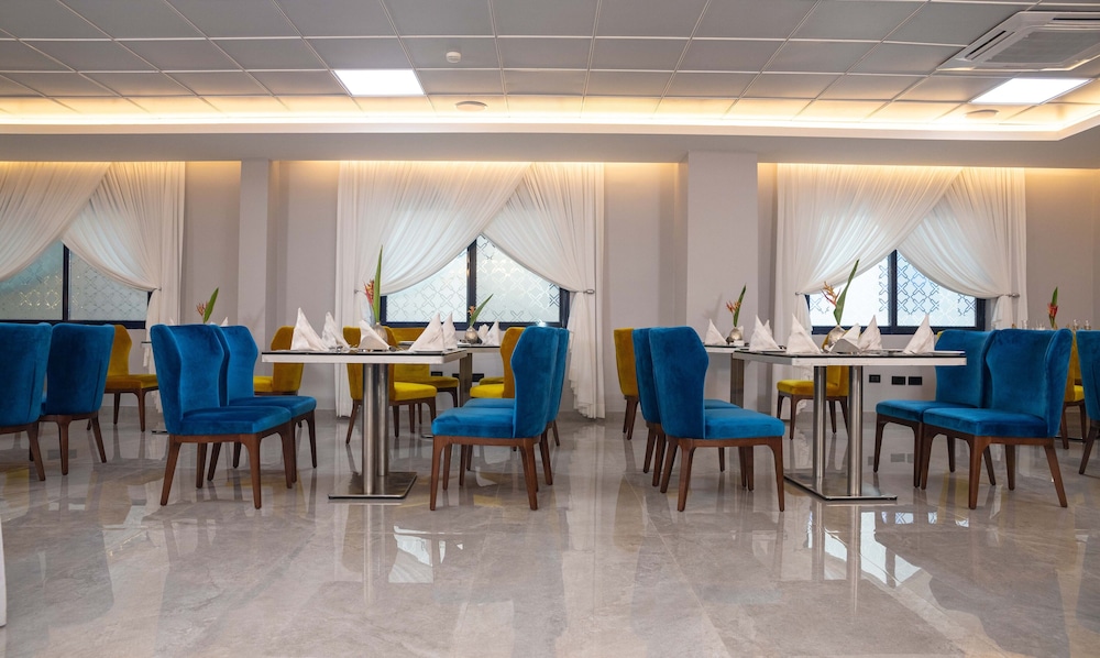 Oak Plaza East Airport Hotel 37/47