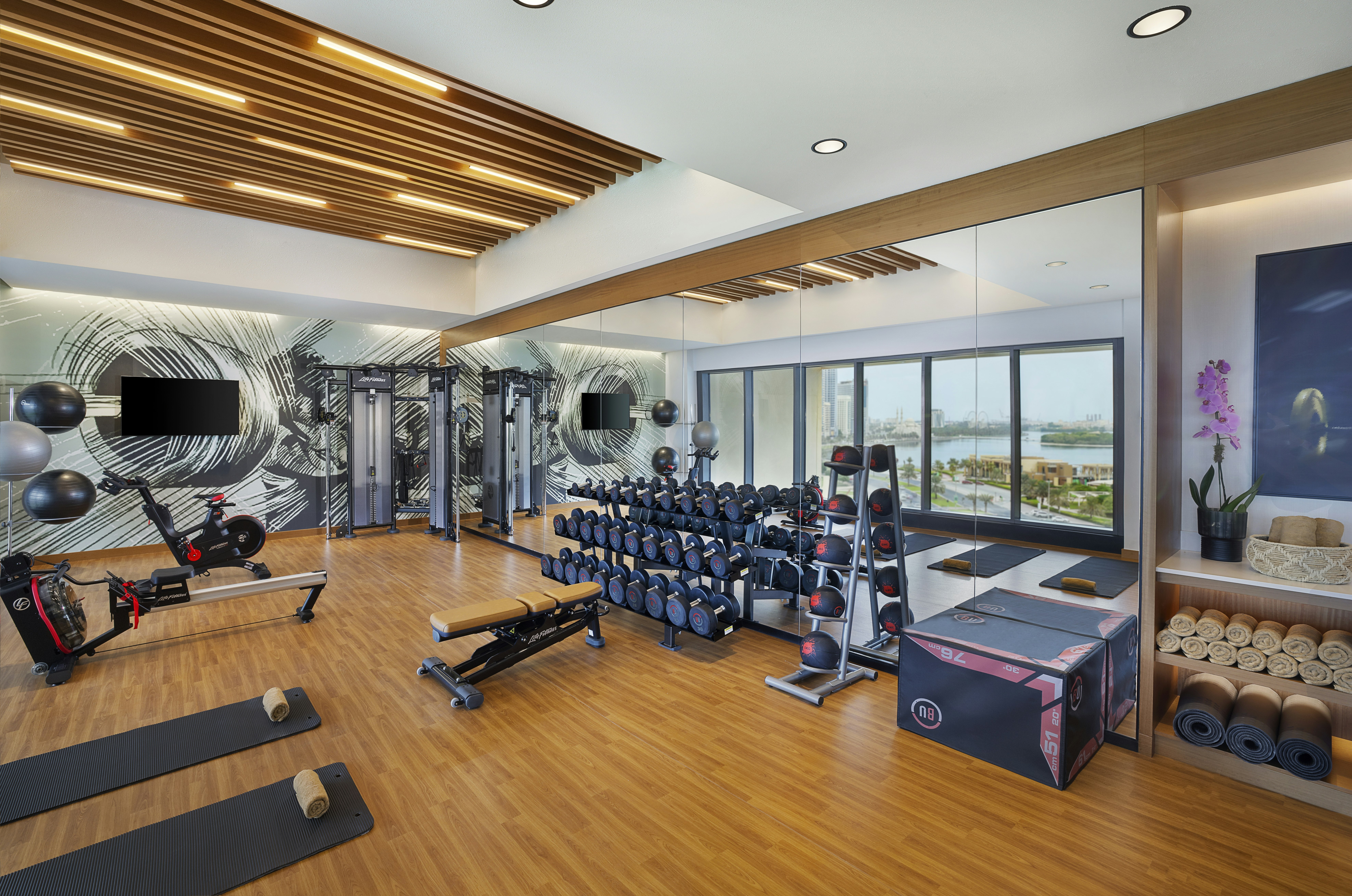 DoubleTree by Hilton Sharjah Waterfront Hotel and Residences 7/35