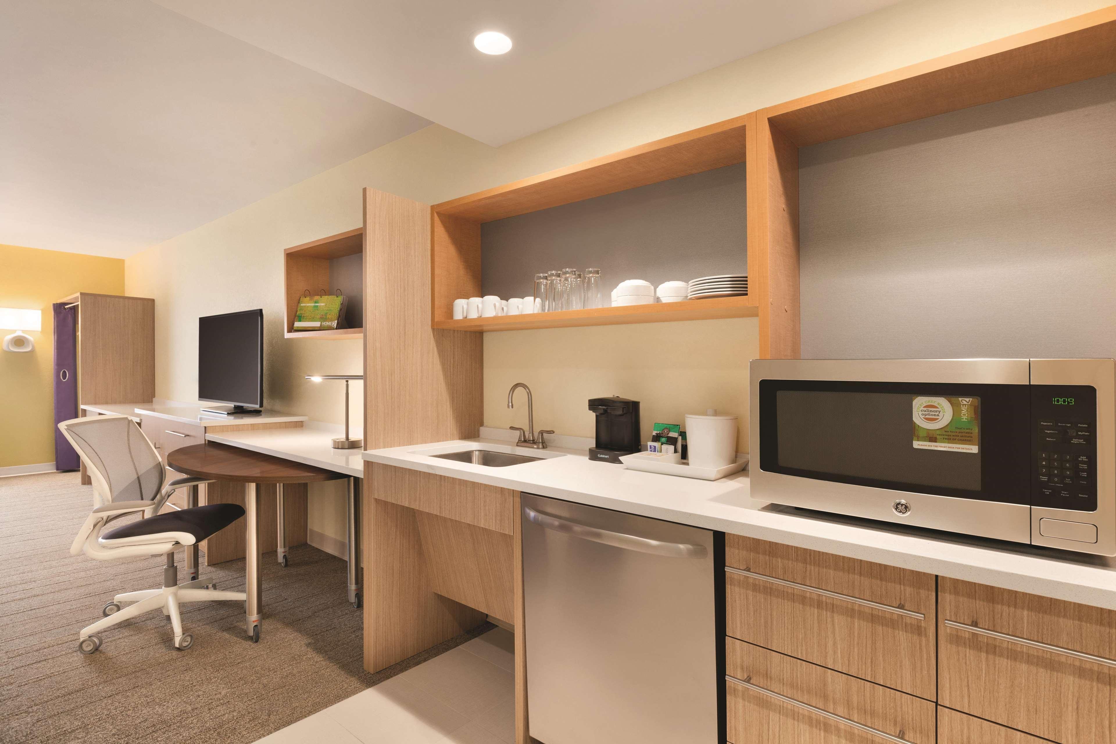 Studio, 2 Queen Beds, Accessible