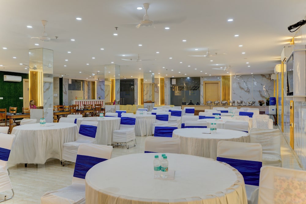 BlueNeck Sec 47 Near Medanta - The Medicity Gurugram 33/43