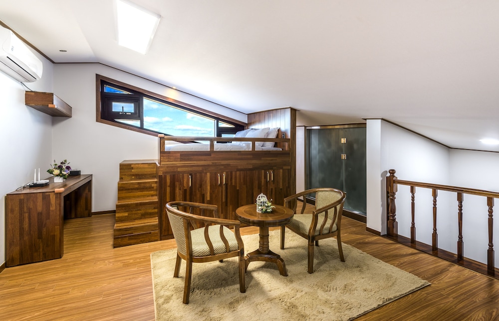 The Jun Pension Jeju 25/42