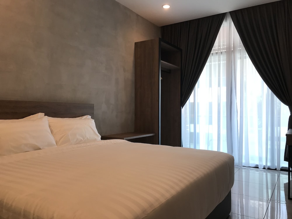 SUPERIOR, KING BED